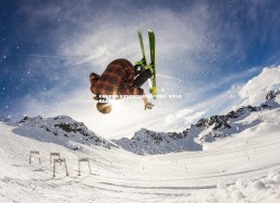 熊猫体育官网-皇家马德里球员团结备战关键战，皇家马德里队的球员