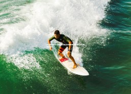 熊猫体育官网-比利时新锐后卫闪耀赛场 防线新星成红魔崛起关键